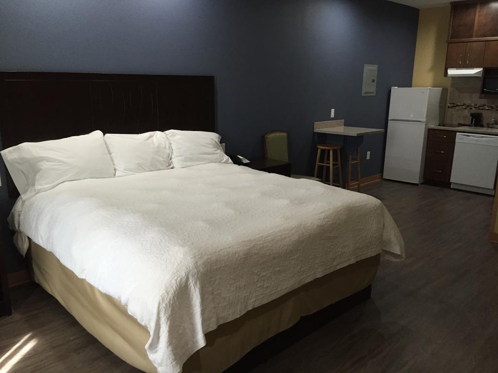 La Bonita Inn & Suites - Crane Bagian luar foto
