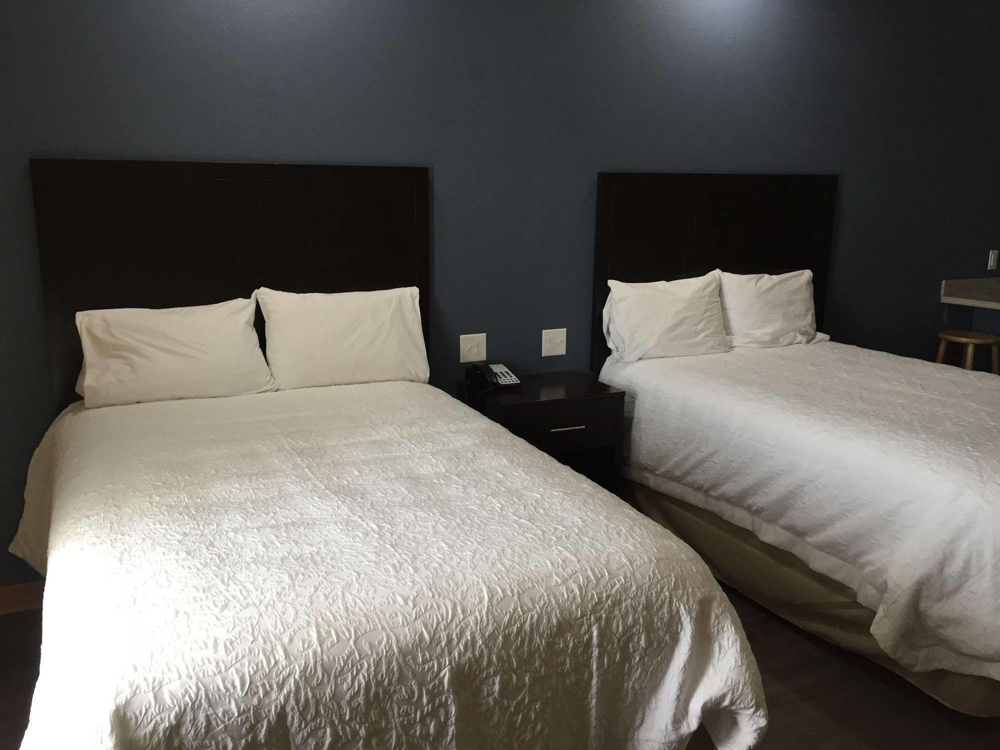 La Bonita Inn & Suites - Crane Bagian luar foto